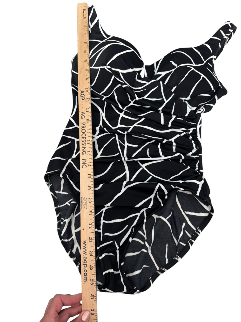 Miraclesuit Black White Abstract Slimming One Piece Swimsuit 14 Tummy Control - Picture 5 of 7